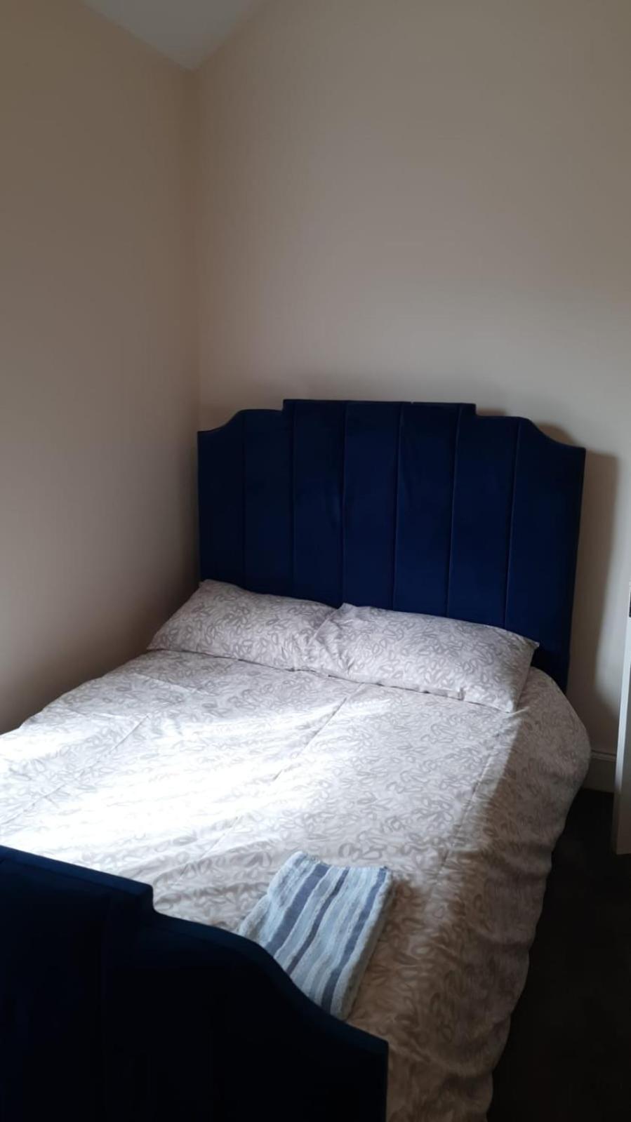 Lovely Bedroom With Shared Kitchen & Bathroom Free Parking Уолсал Екстериор снимка